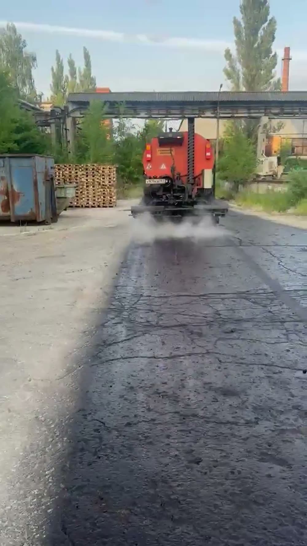 Видео асфальтирования проезда на территории объекта