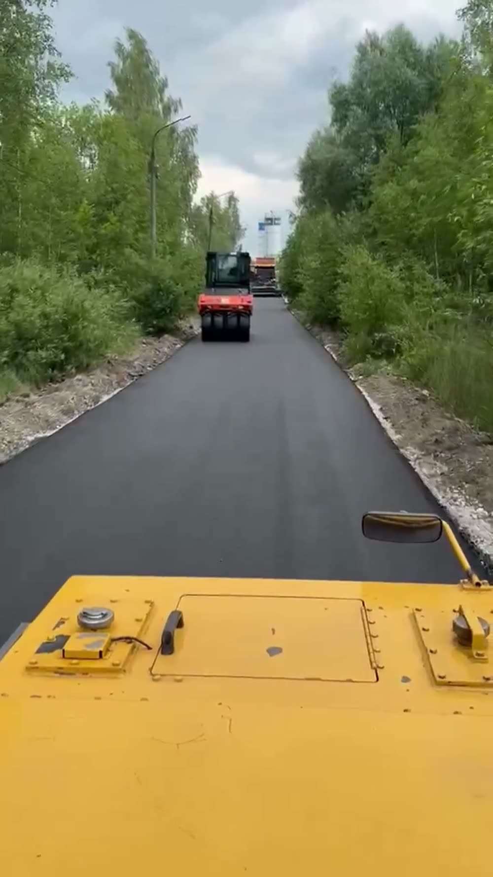 Видео укладки и уплотнения асфальта дорожной техникой